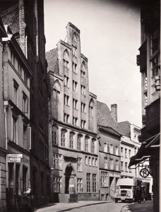 Fotografie der Lübecker Schmiedestraße, nach 1933, St. Annen Museum